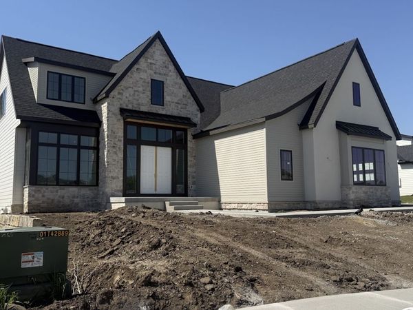 18270 Valleyview Circle, Clive, IA 50325