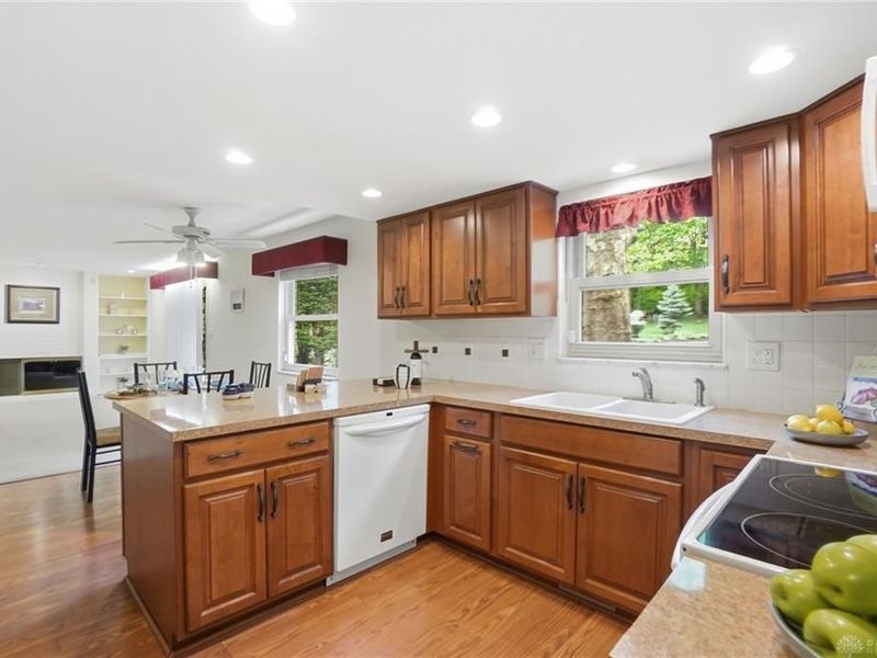 320 S Village Drive, Washington Township, OH 45459 Photo 18