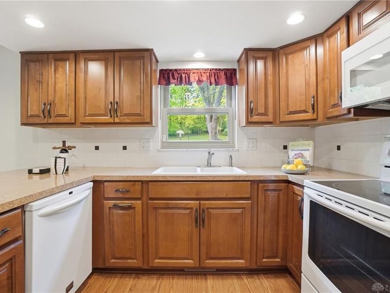 320 S Village Drive, Washington Township, OH 45459 Photo 19