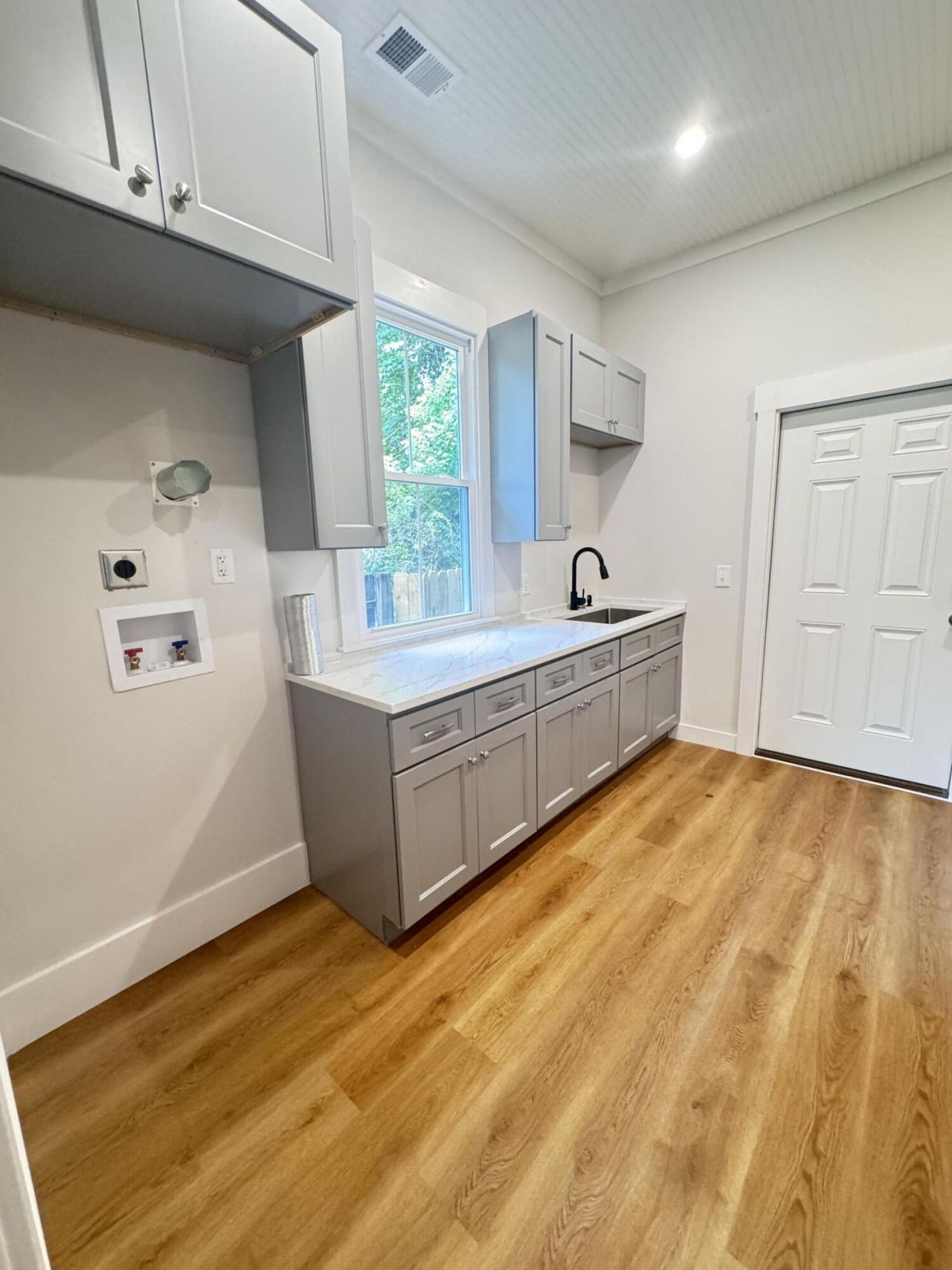 105 Tracy Street Photo 16