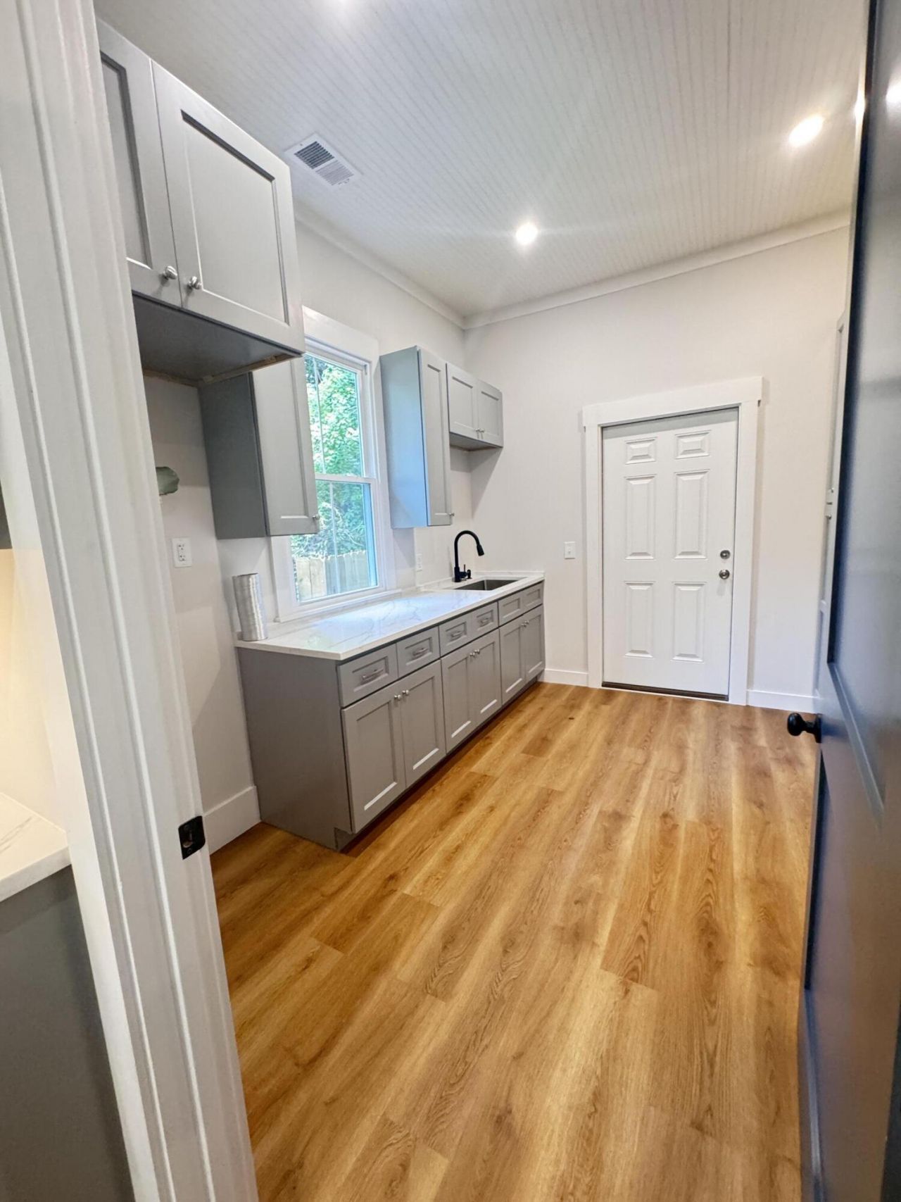 105 Tracy Street Photo 17