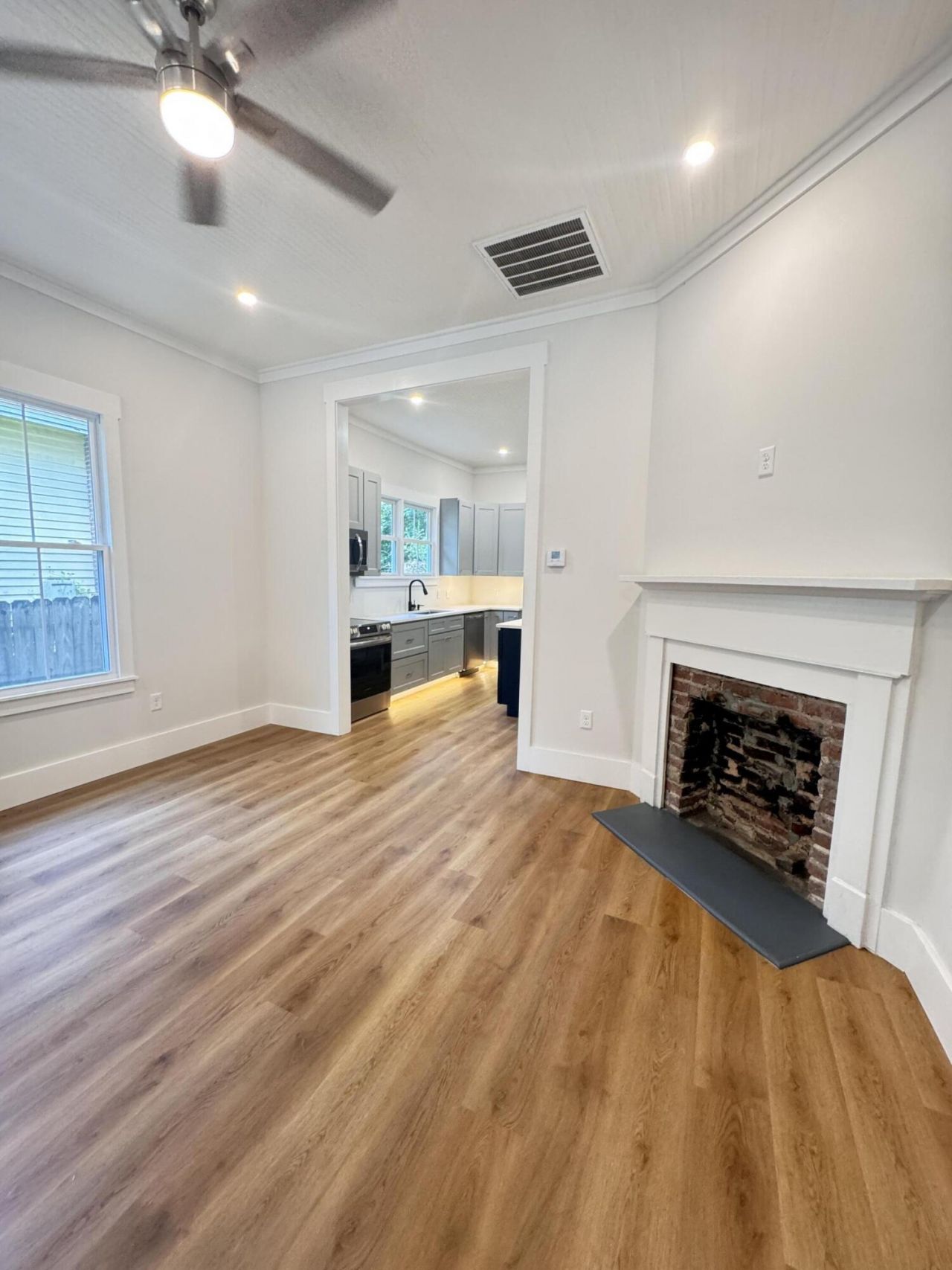 105 Tracy Street Photo 8