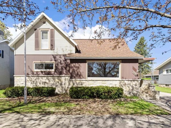 1333 OAKES STREET, Marinette, WI 54143
