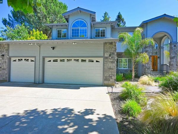 35 Harmony Ln, Walnut Creek, CA 94597