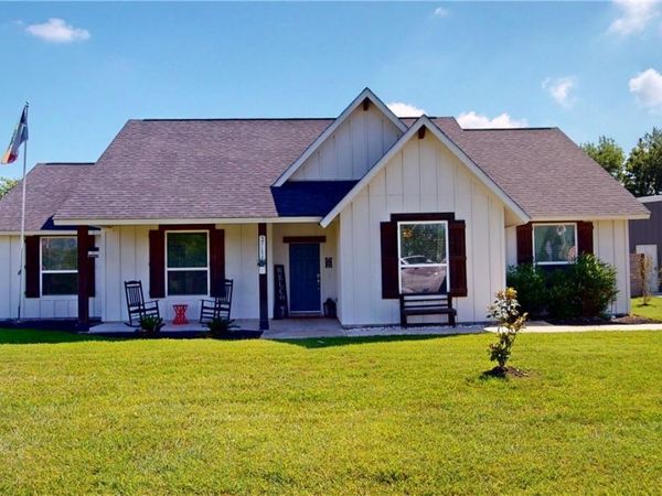 57 Lavaca Street , Vanderbilt, TX 77991