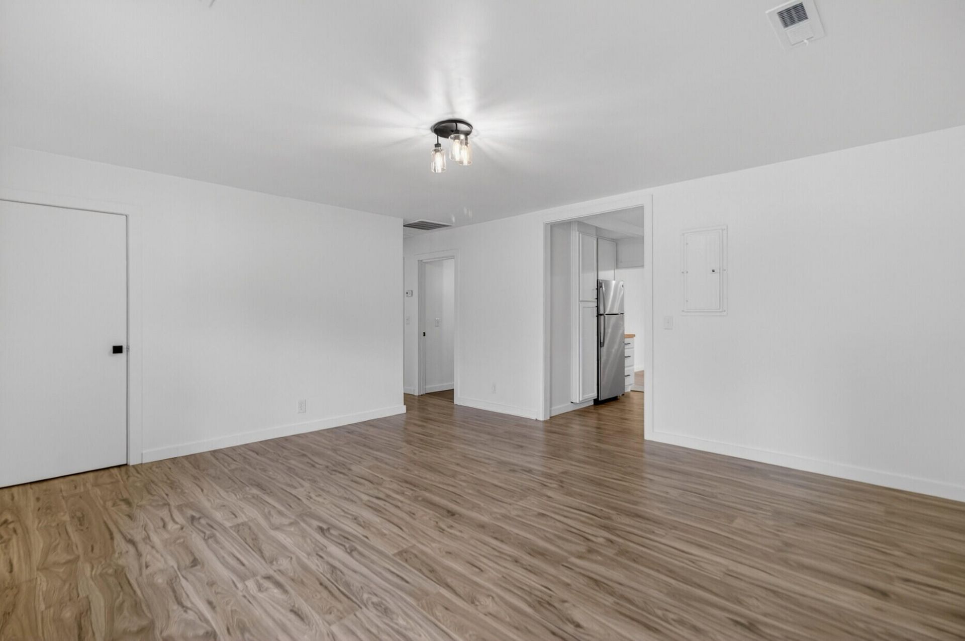 3018 Matipan Avenue Photo 10