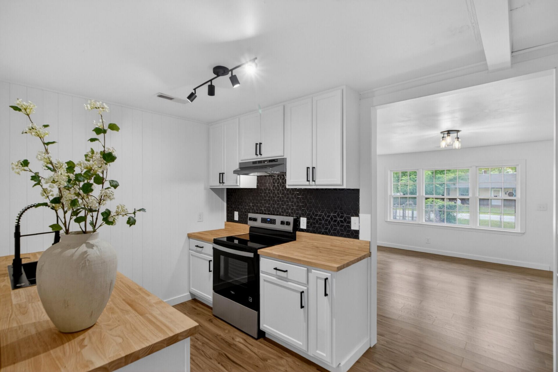 3018 Matipan Avenue Photo 13