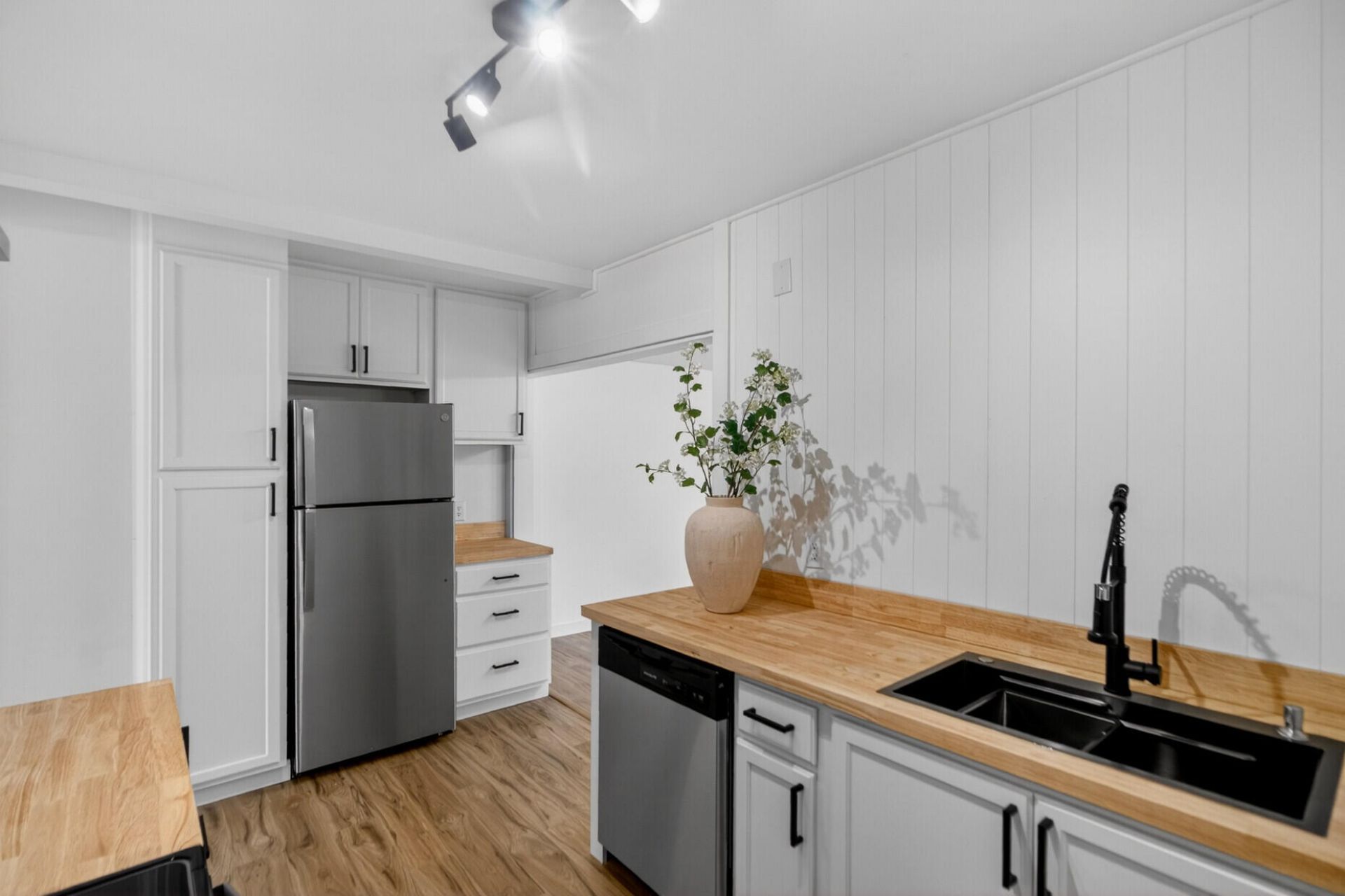 3018 Matipan Avenue Photo 14