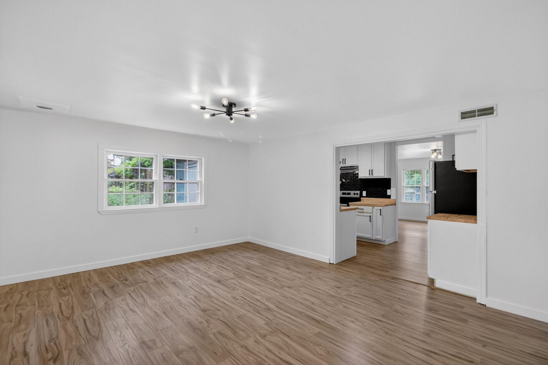 3018 Matipan Avenue Photo 17