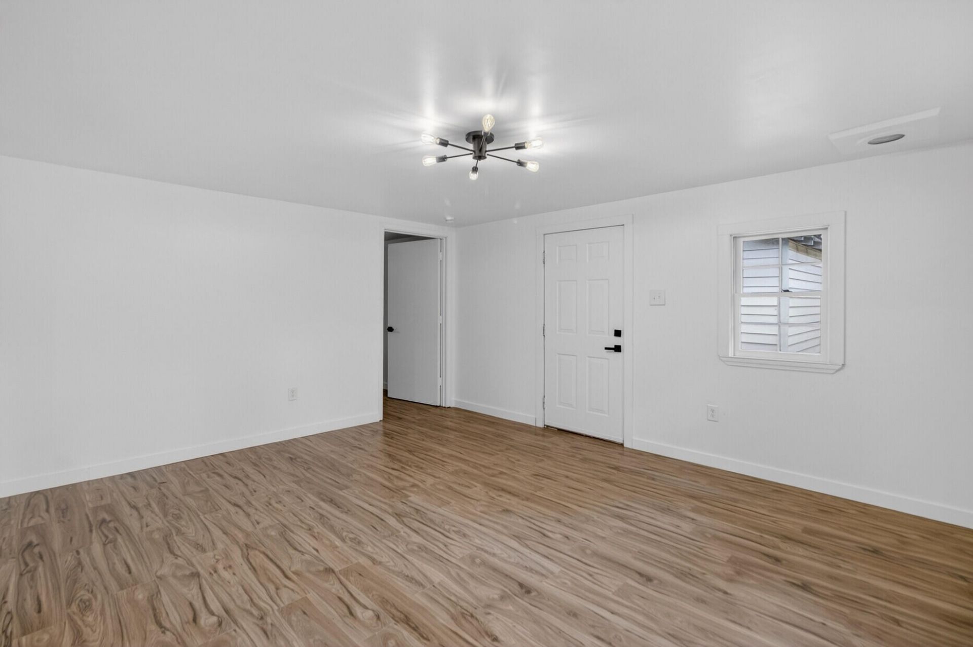 3018 Matipan Avenue Photo 18