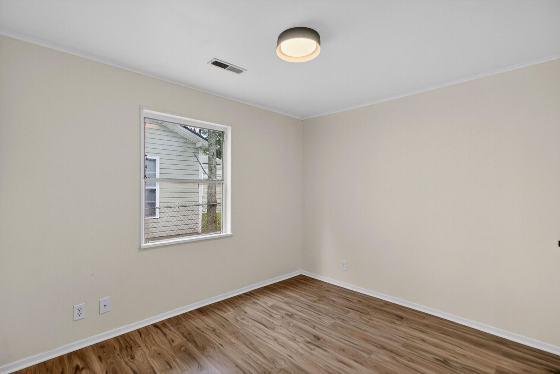 3018 Matipan Avenue Photo 27