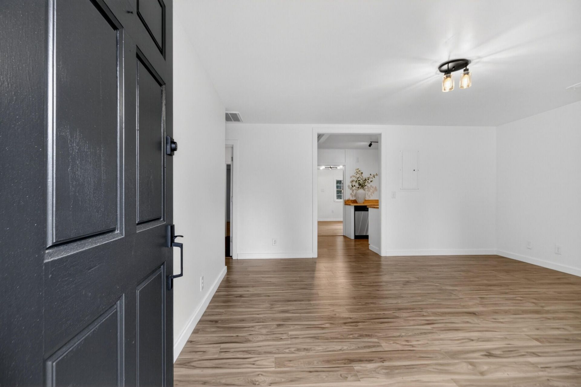 3018 Matipan Avenue Photo 7