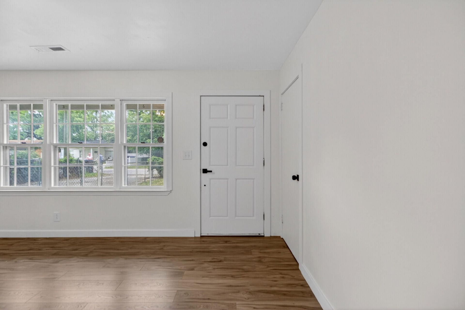 3018 Matipan Avenue Photo 8