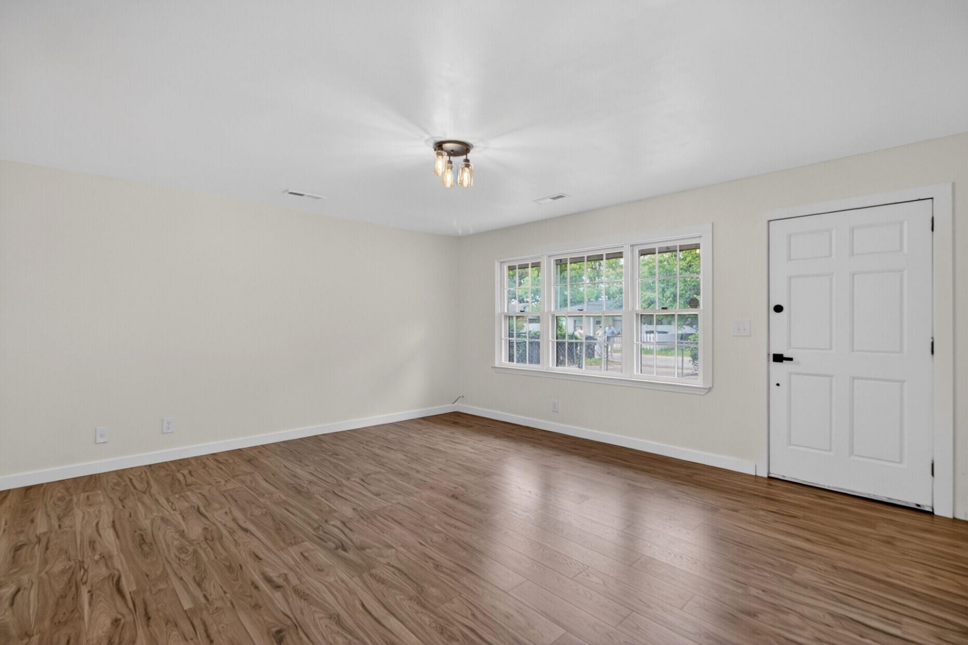 3018 Matipan Avenue Photo 9