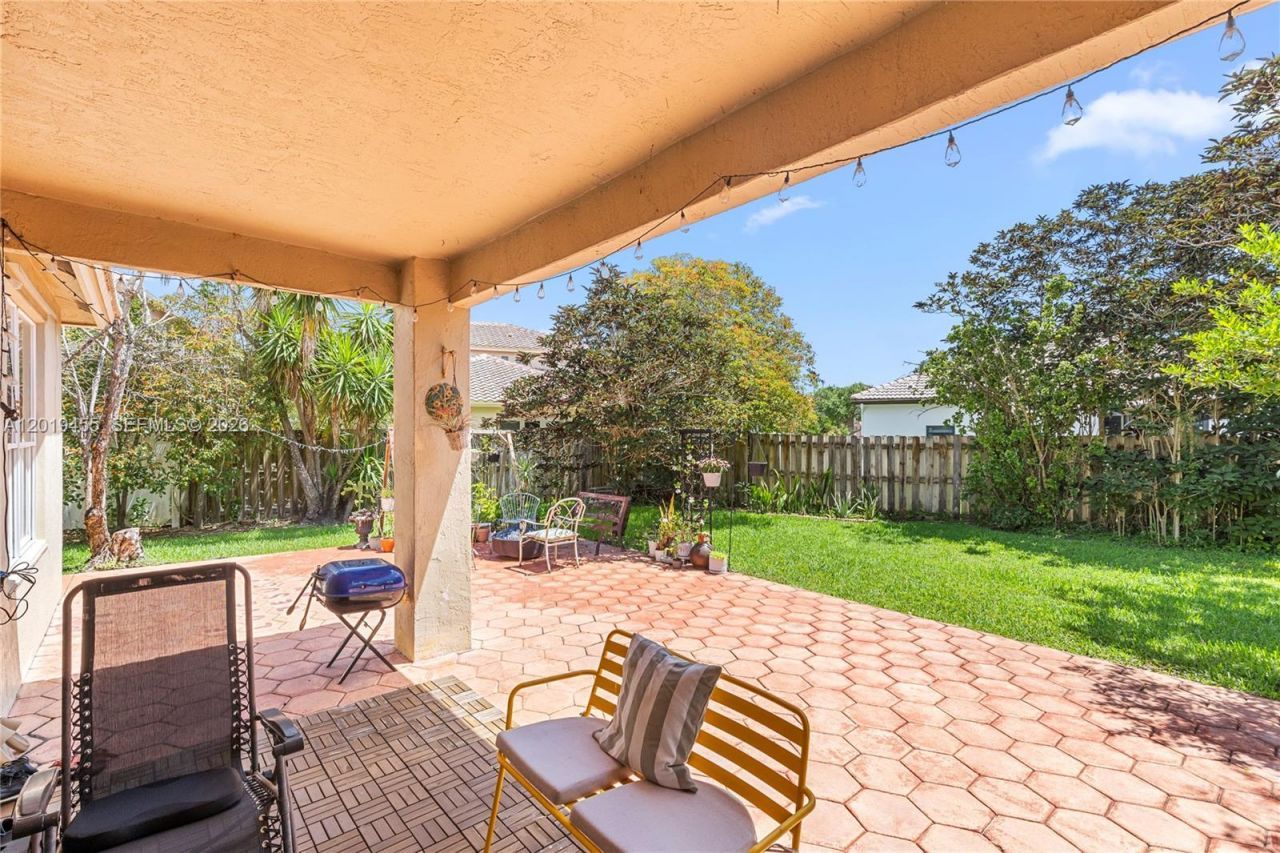 17047 NW 16th St, Pembroke Pines, FL 33028 Photo