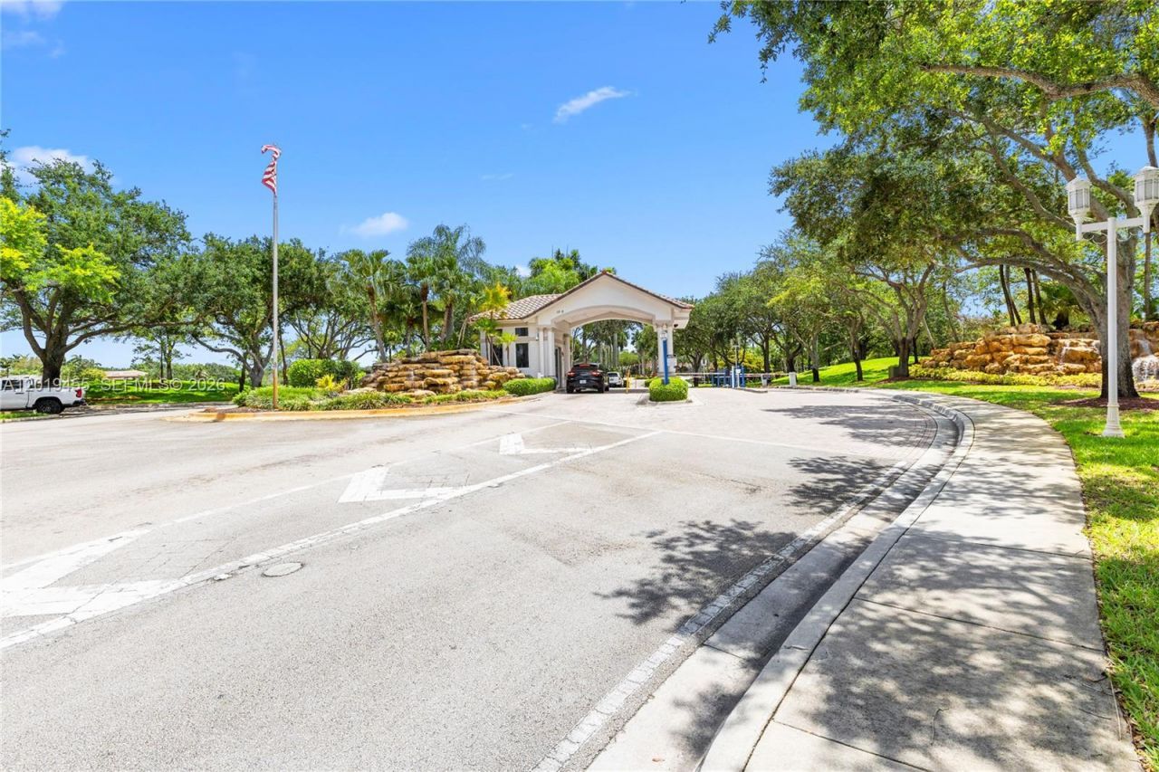 17047 NW 16th St, Pembroke Pines, FL 33028 Photo