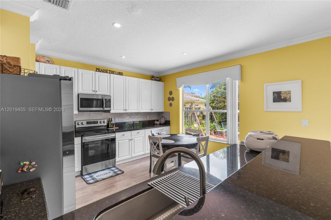 17047 NW 16th St, Pembroke Pines, FL 33028 Photo