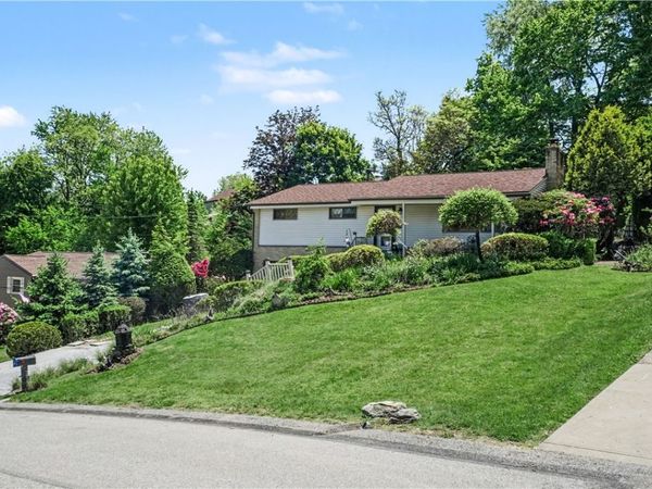 405 Peters Dr, Glenshaw, PA 15116