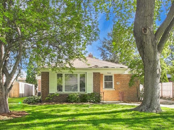 836 E Rockland Road , Libertyville, IL 60048