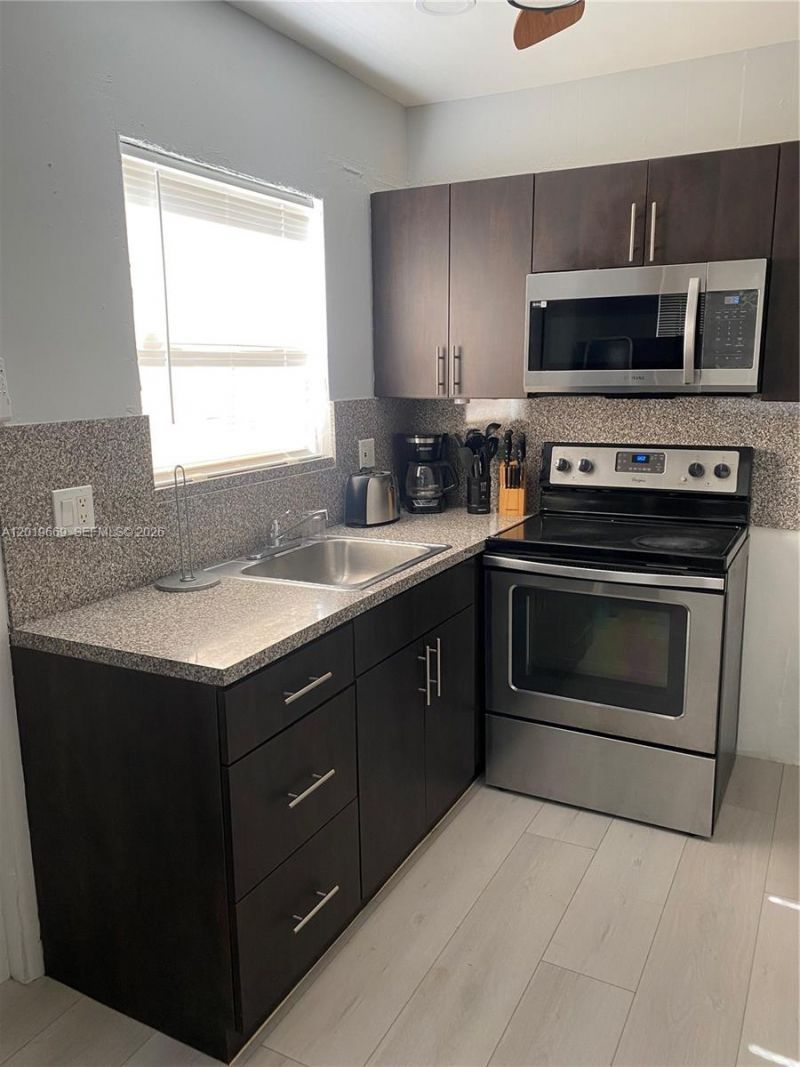 2512 Grant St, Unit Rear Guest, Hollywood, FL 33020 Photo