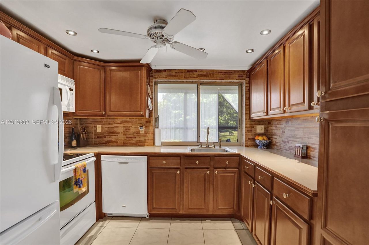 9070 Lime Bay Blvd , Unit 110, Tamarac, FL 33321 Photo