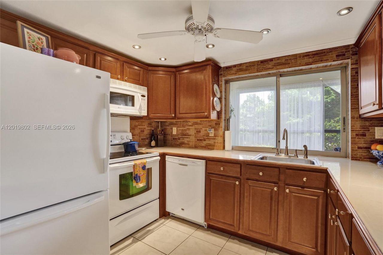 9070 Lime Bay Blvd , Unit 110, Tamarac, FL 33321 Photo