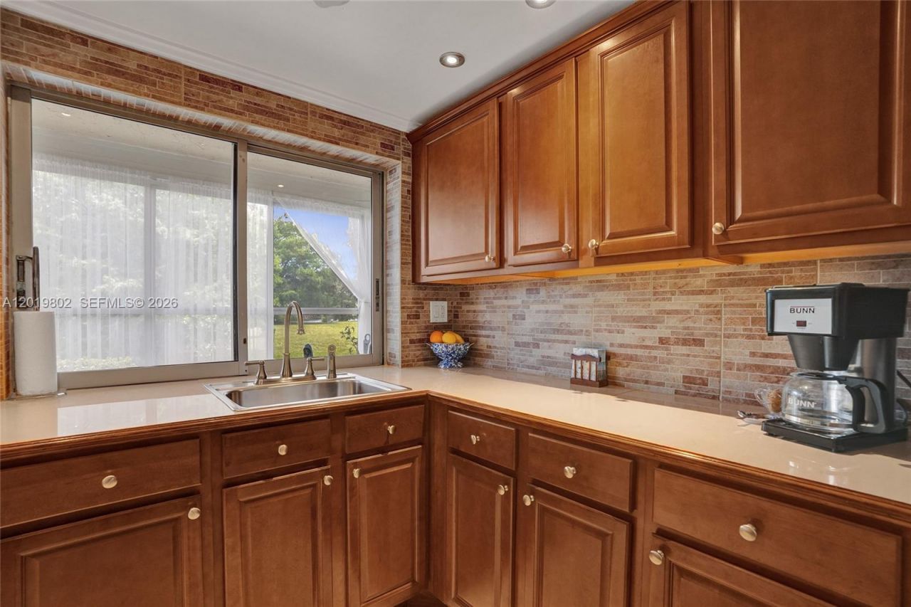 9070 Lime Bay Blvd , Unit 110, Tamarac, FL 33321 Photo