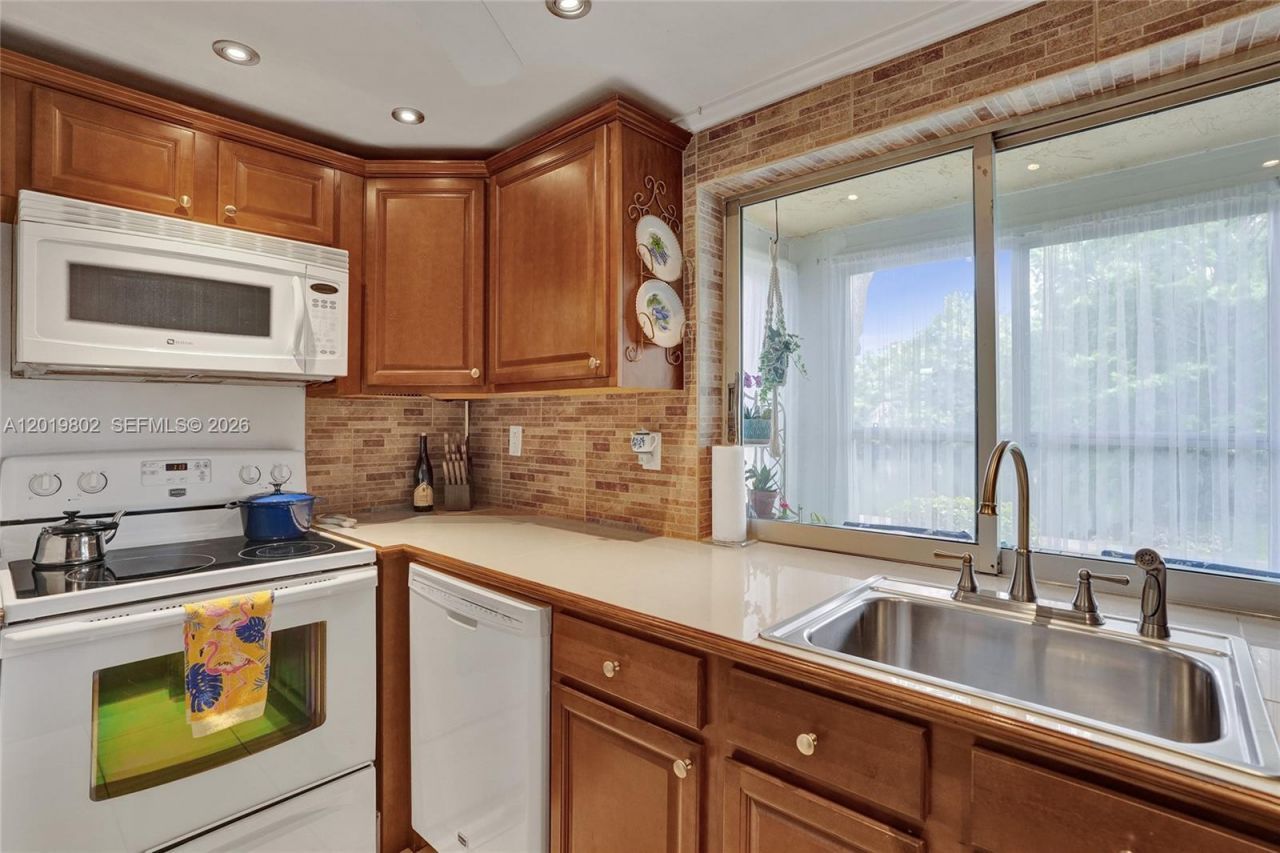 9070 Lime Bay Blvd , Unit 110, Tamarac, FL 33321 Photo