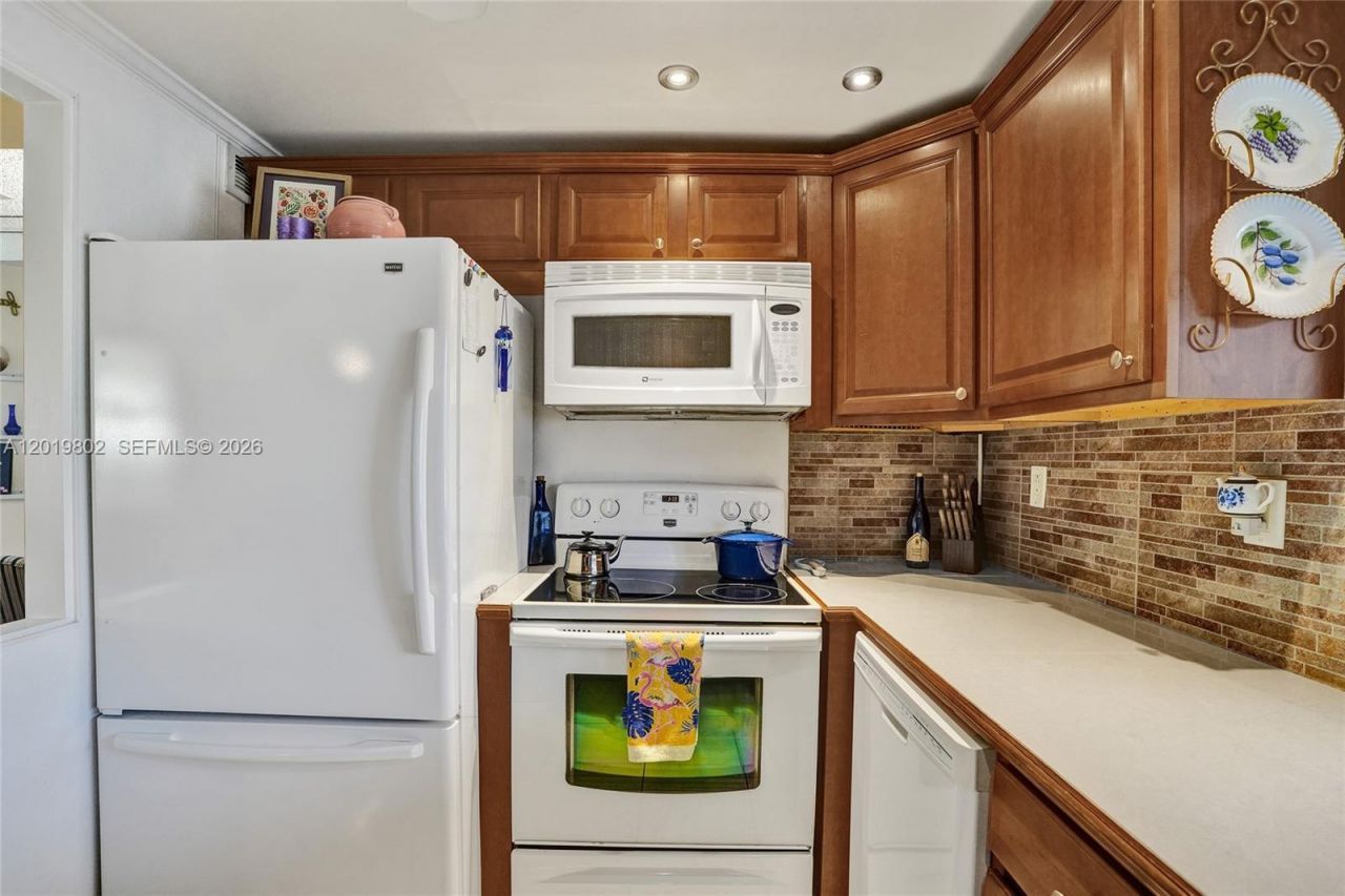 9070 Lime Bay Blvd , Unit 110, Tamarac, FL 33321 Photo