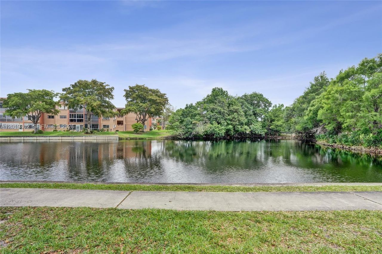 9070 Lime Bay Blvd , Unit 110, Tamarac, FL 33321 Photo