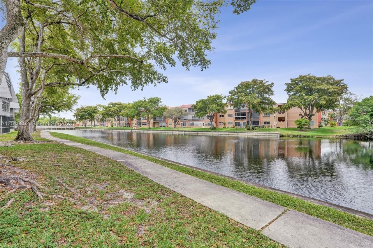 9070 Lime Bay Blvd , Unit 110, Tamarac, FL 33321 Photo