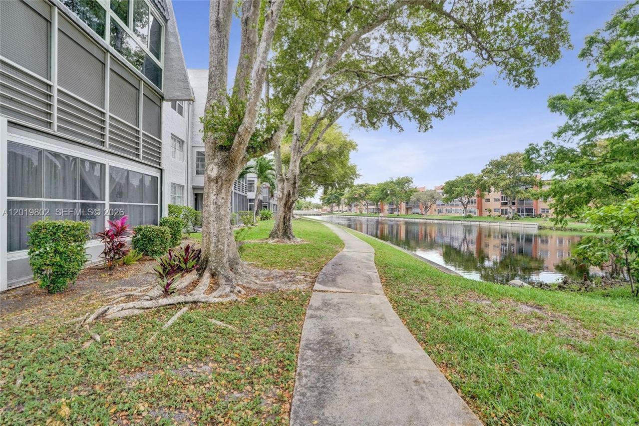 9070 Lime Bay Blvd , Unit 110, Tamarac, FL 33321 Photo