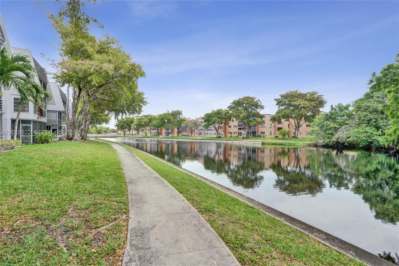 9070 Lime Bay Blvd , Unit 110, Tamarac, FL 33321 Photo