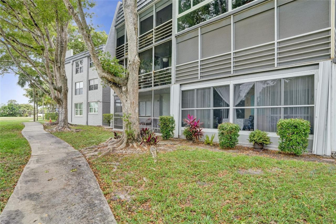 9070 Lime Bay Blvd , Unit 110, Tamarac, FL 33321 Photo