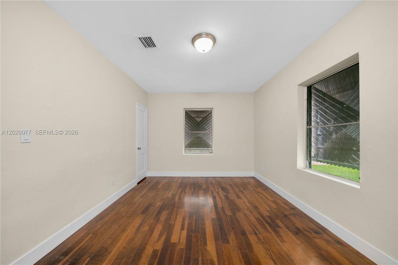 3271 NW 18th Ter , Miami, FL 33125 Photo