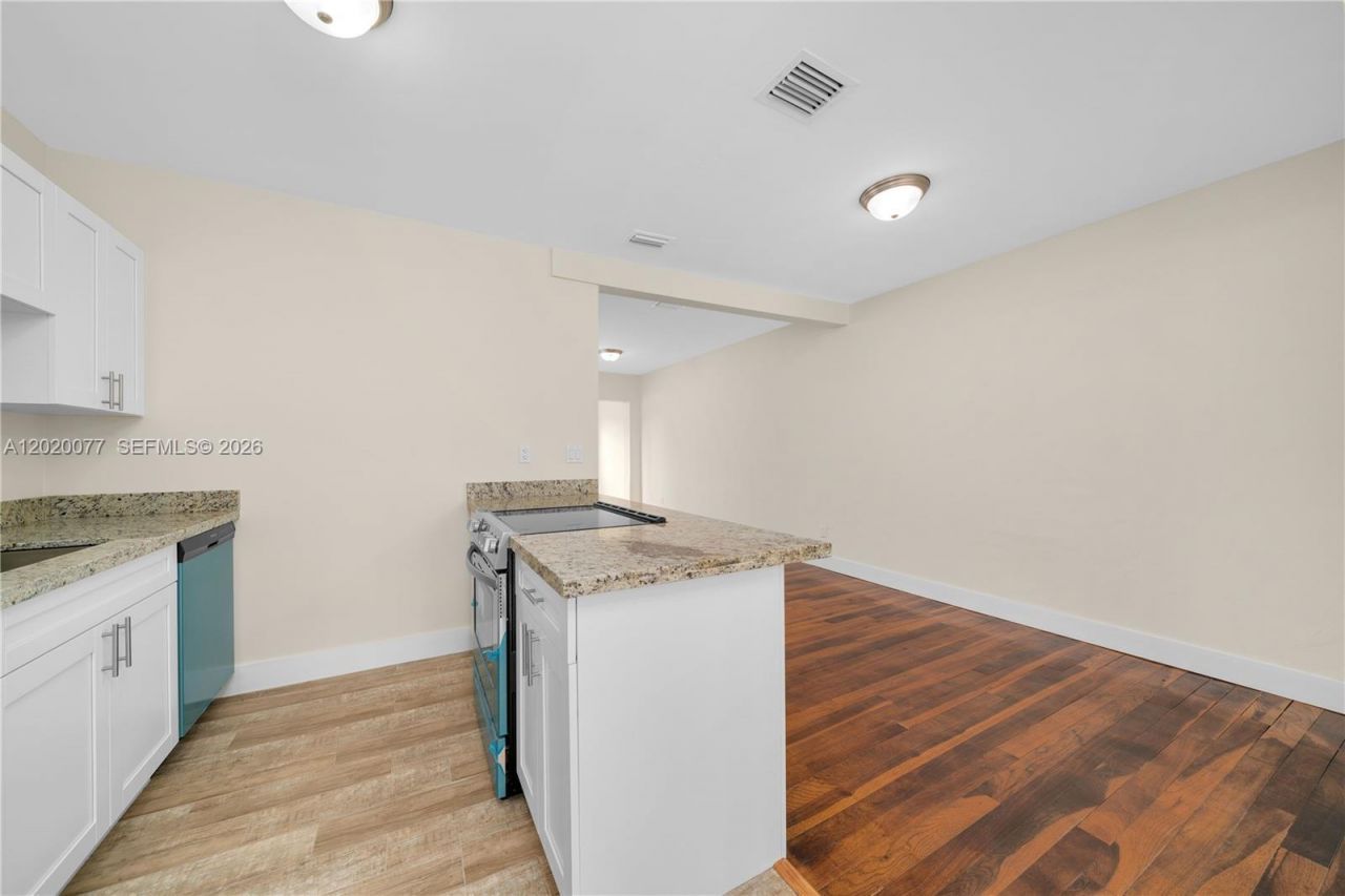 3271 NW 18th Ter , Miami, FL 33125 Photo