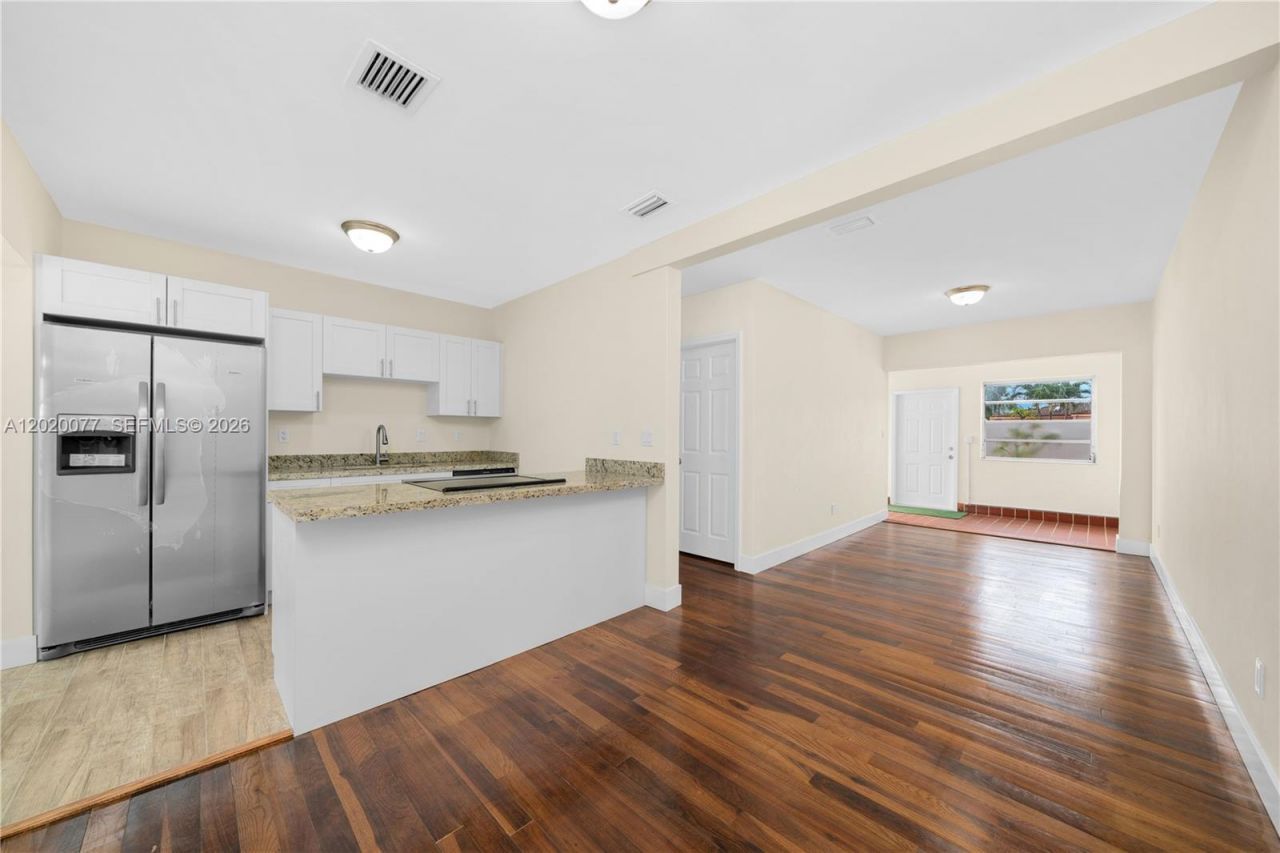 3271 NW 18th Ter , Miami, FL 33125 Photo