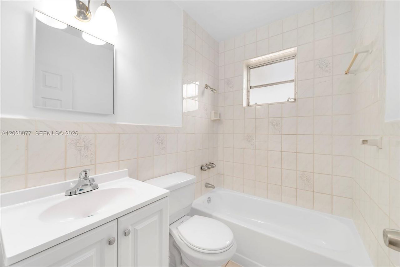 3271 NW 18th Ter , Miami, FL 33125 Photo