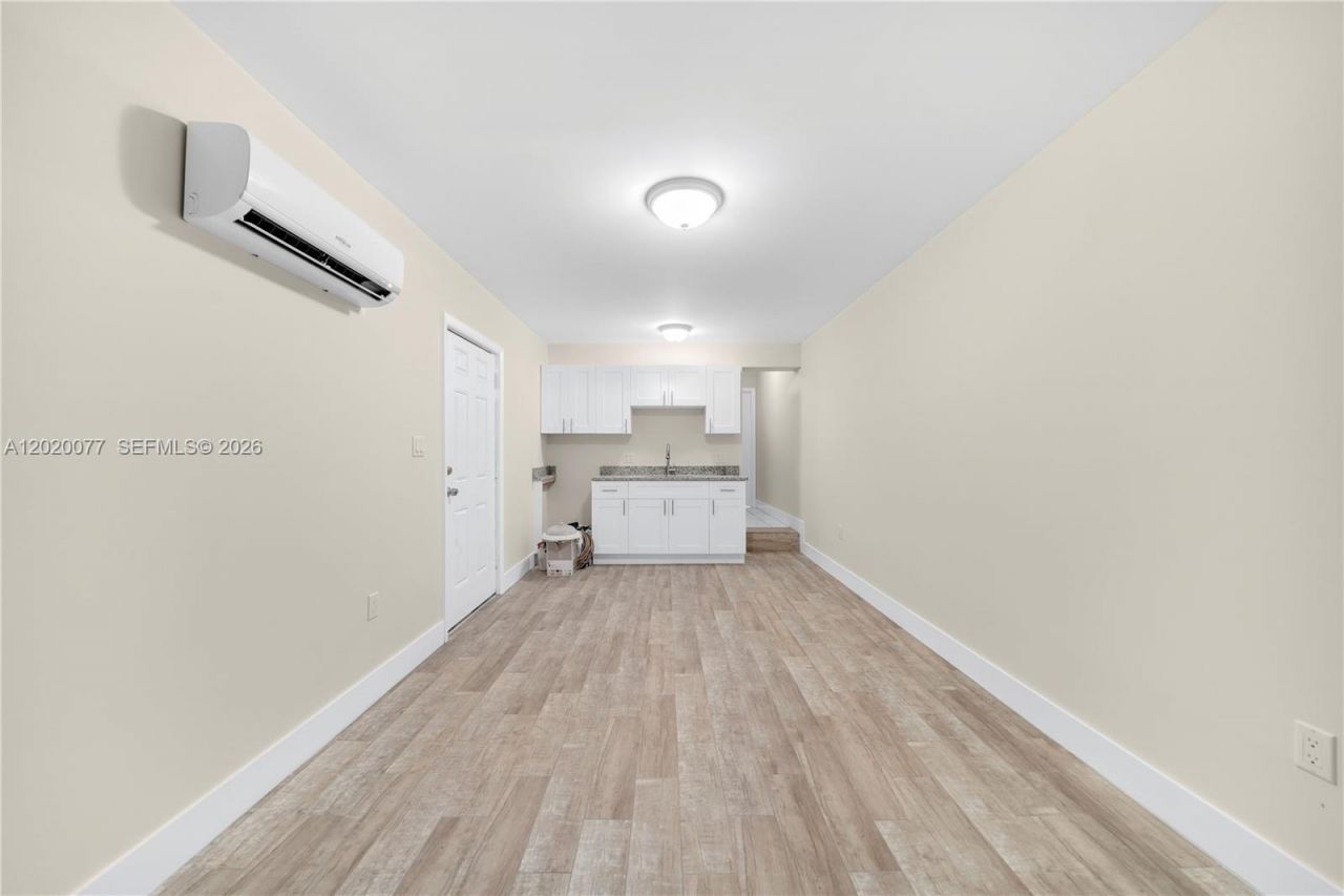 3271 NW 18th Ter , Miami, FL 33125 Photo