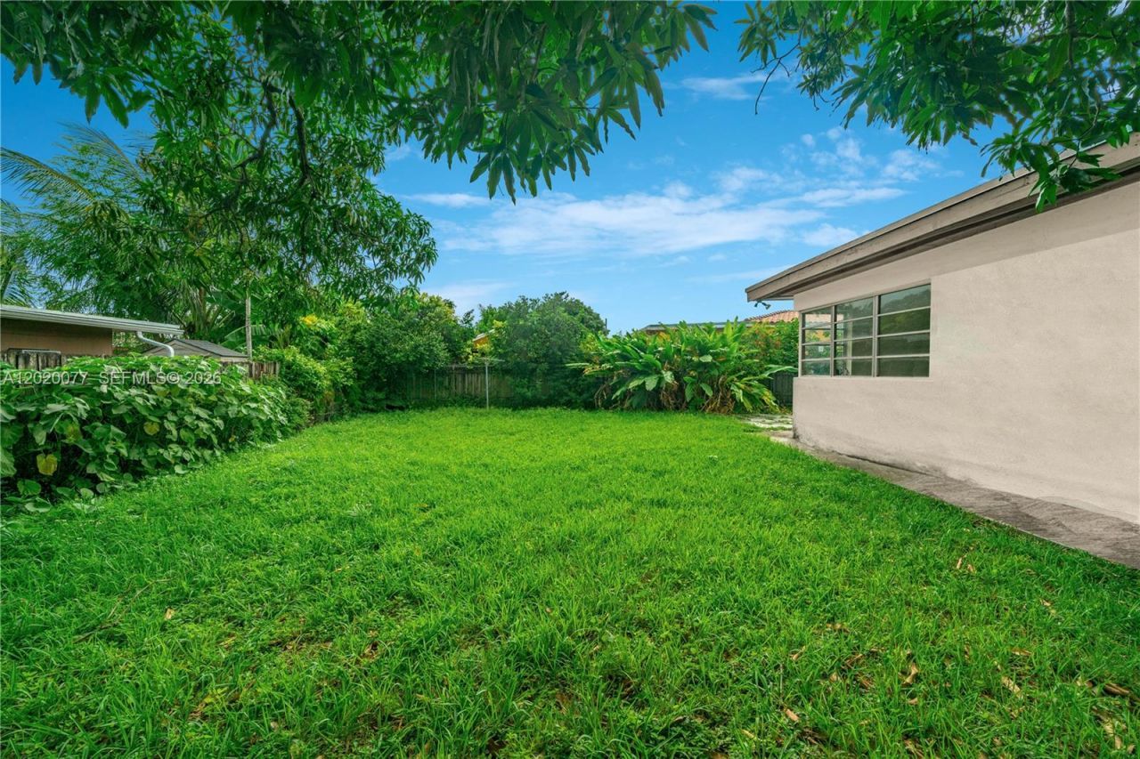 3271 NW 18th Ter , Miami, FL 33125 Photo