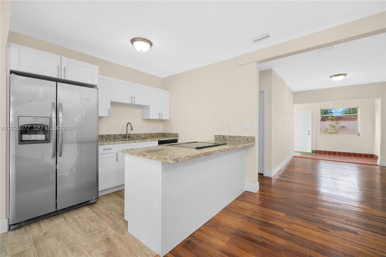 3271 NW 18th Ter , Miami, FL 33125 Photo