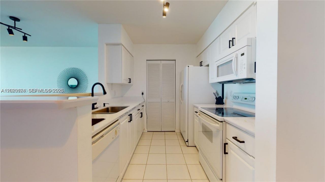 90 Alton Rd , Unit 908, Miami Beach, FL 33139 Photo