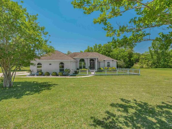 435 Meander Ln, Cantonment, FL 32533