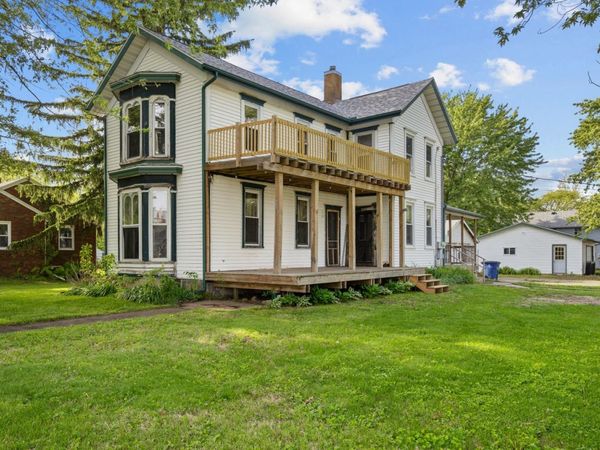 200 W Locust Street , Cambridge, IL 61238