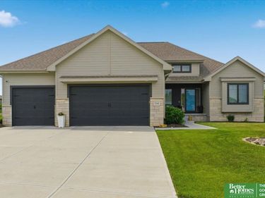 10360 S 103 Street, Papillion, NE 68046