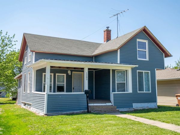 1203 West Street, Grinnell, IA 50112