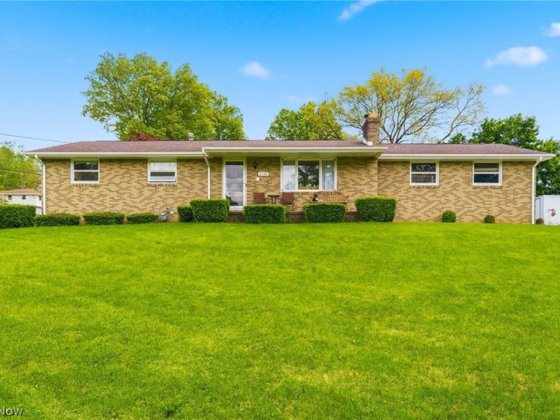 2148 Clearview Street NE, Massillon, OH 44646 Photo 1