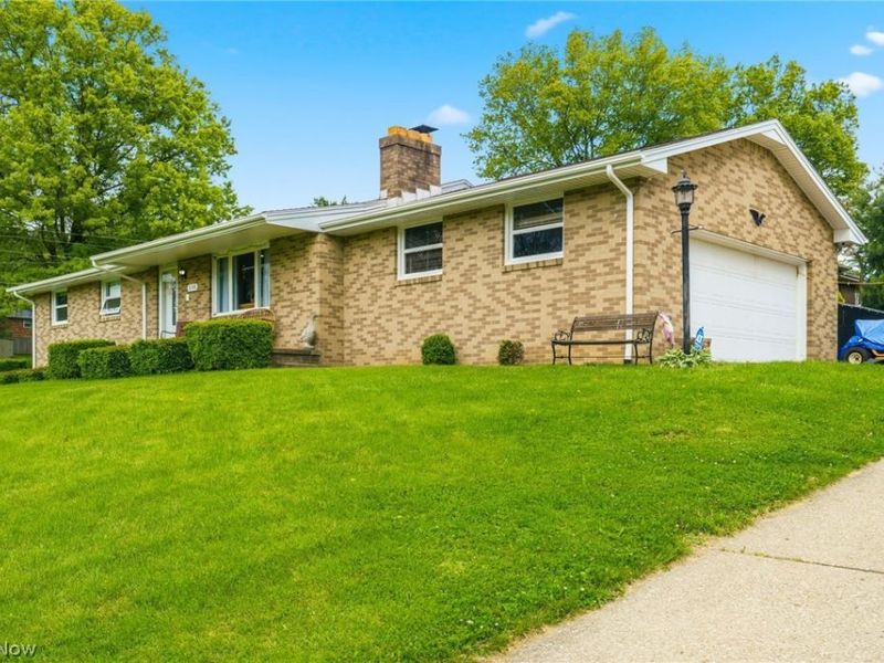 2148 Clearview Street NE, Massillon, OH 44646 Photo 3