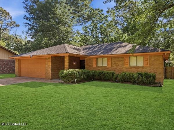 170 W Woodcrest Drive, Jackson, MS 39212