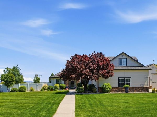 56 N Saratoga Ave, Nampa, ID 83687